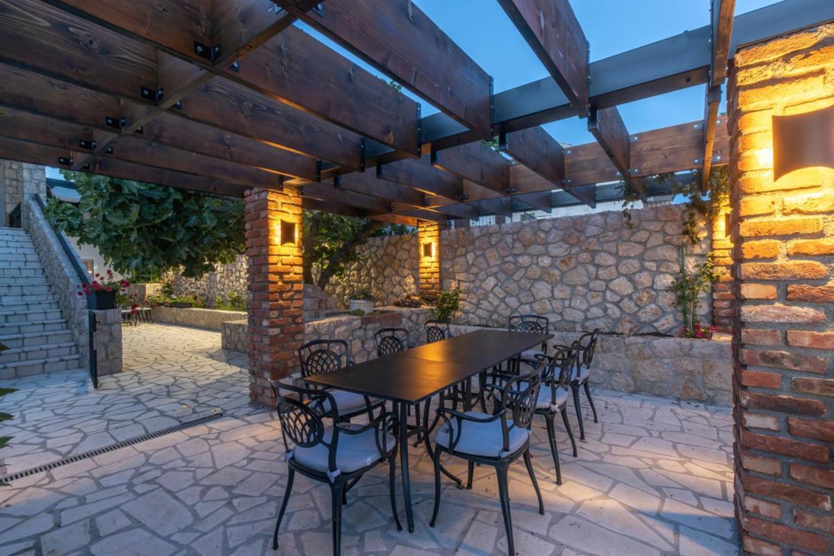 Cvrk Family House Novi Vinodolski Exterior foto